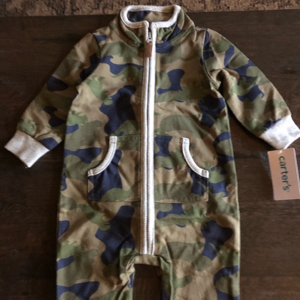 Carters size 6m  baby boys camouflage green long sleeve zip up onesie